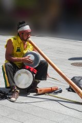 05-Aboriginal with Didgeridoo